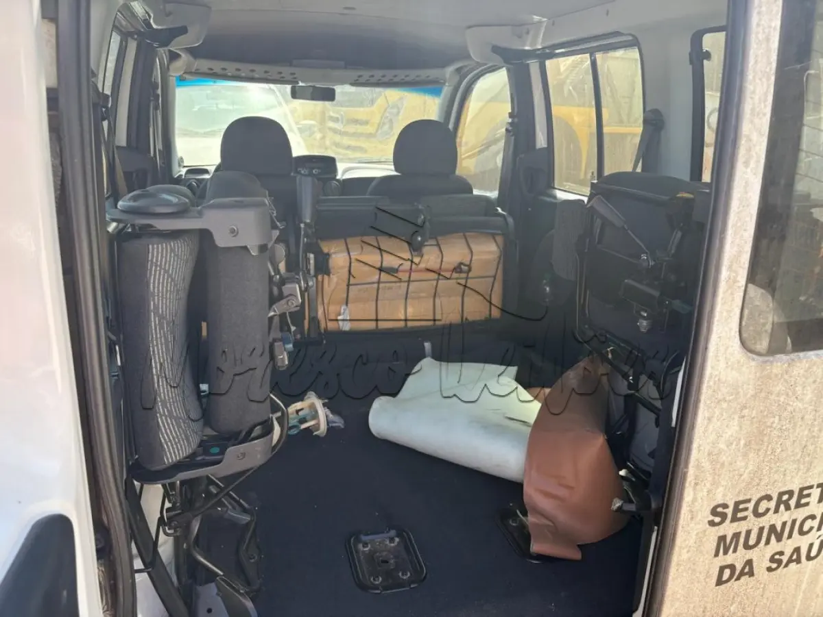 LOTE 013 - Automóvel