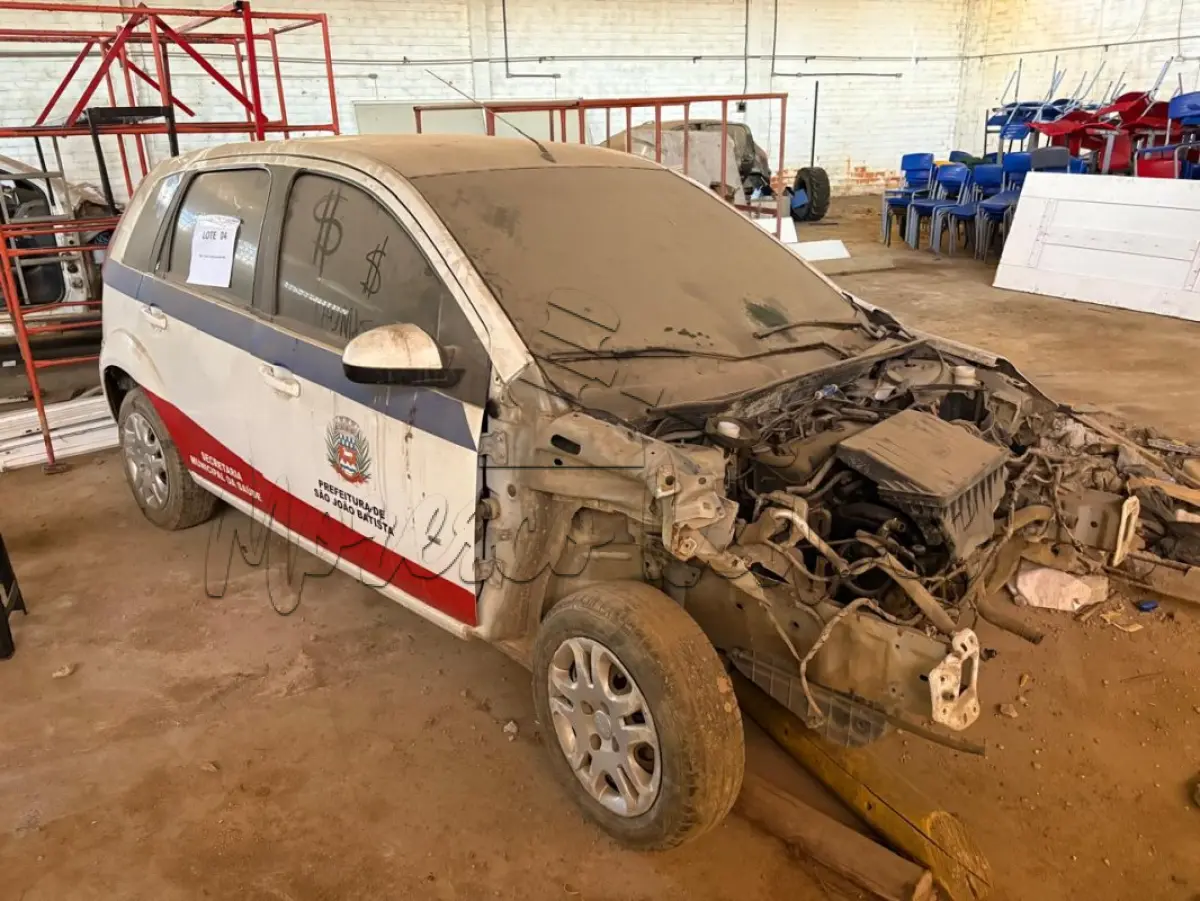 LOTE 004 - Automóvel