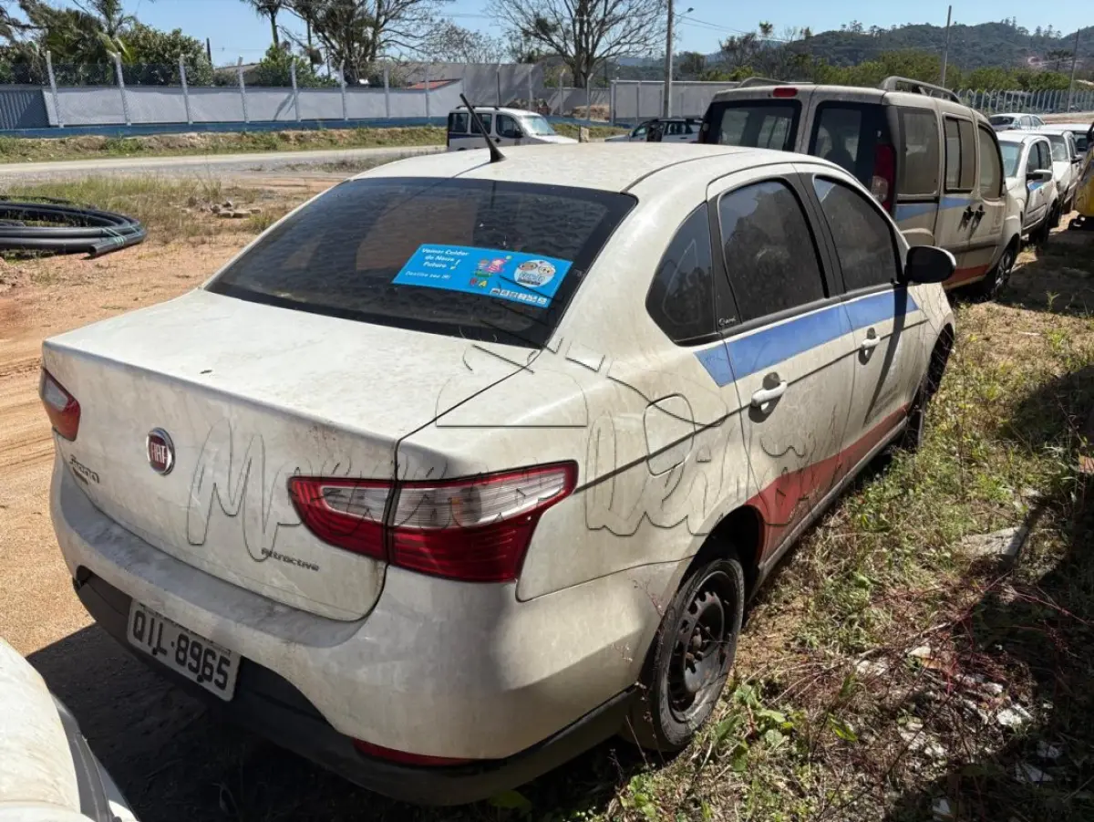 LOTE 014 - Automóvel