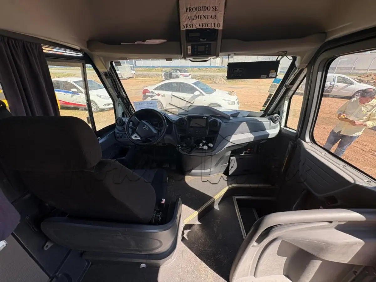 LOTE 008 - Microônibus