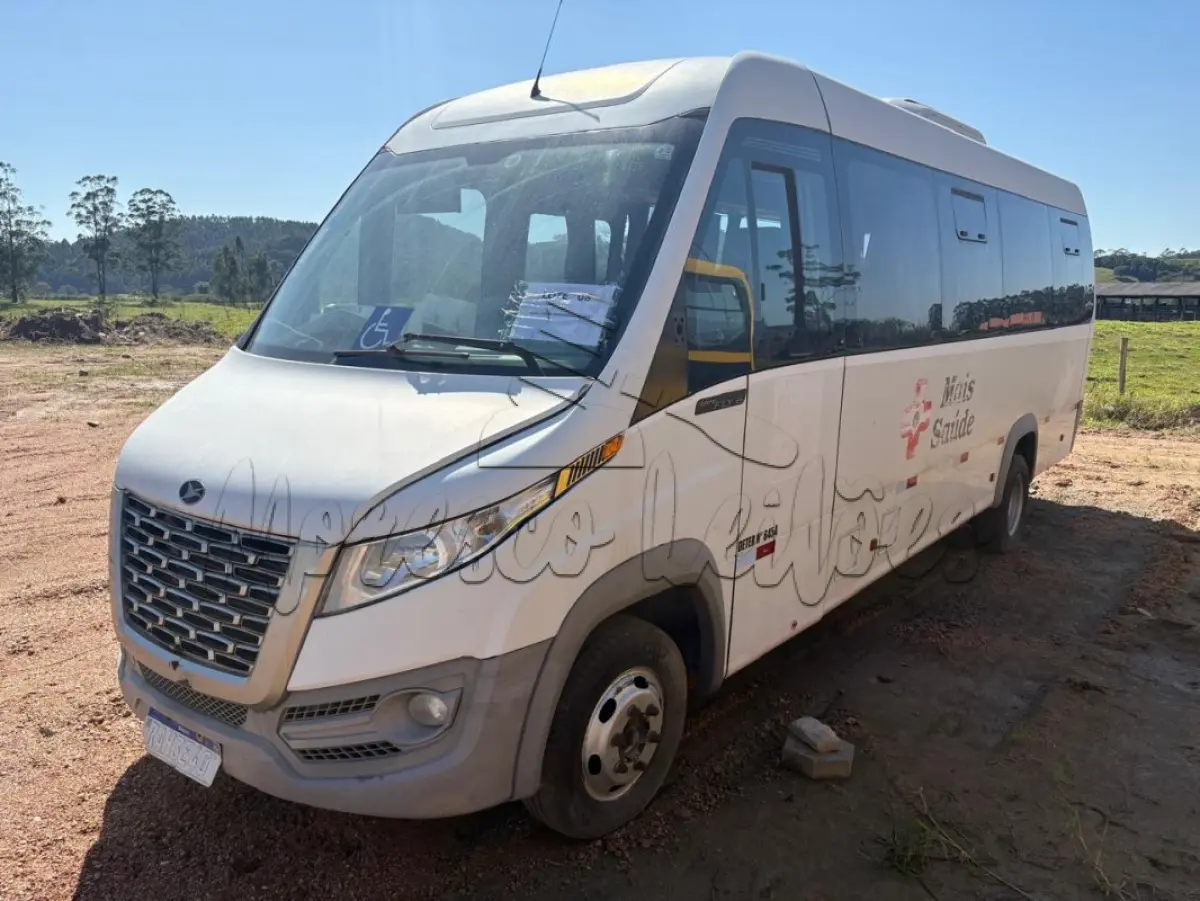 LOTE 008 - Microônibus