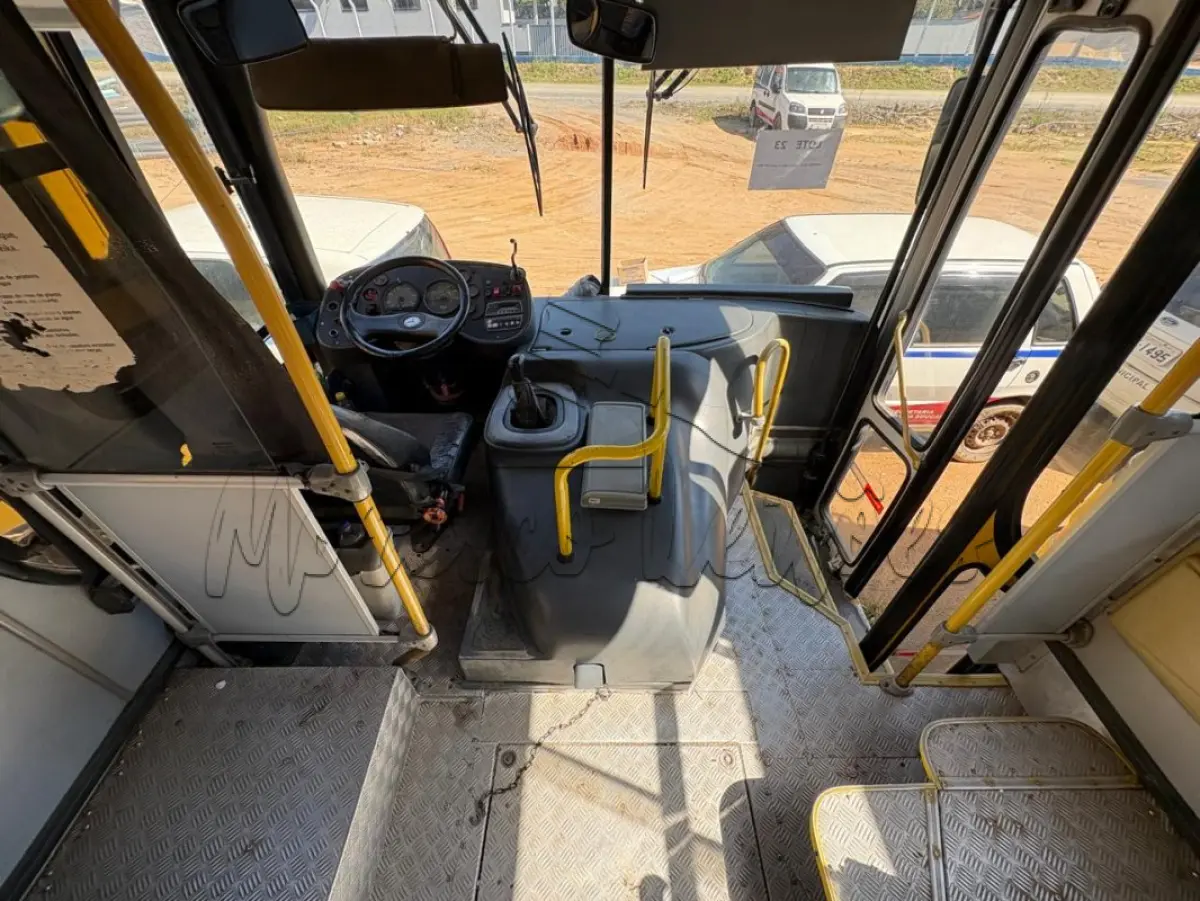 LOTE 023 - Ônibus