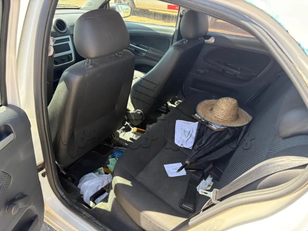 LOTE 018 - Automóvel