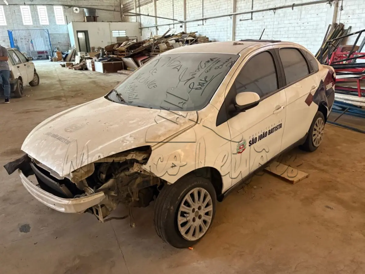 LOTE 005 - Automóvel