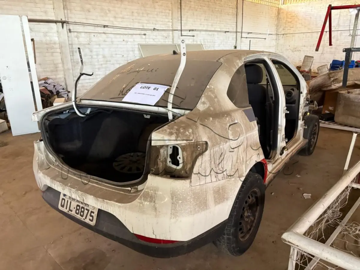 LOTE 001 - Automóvel