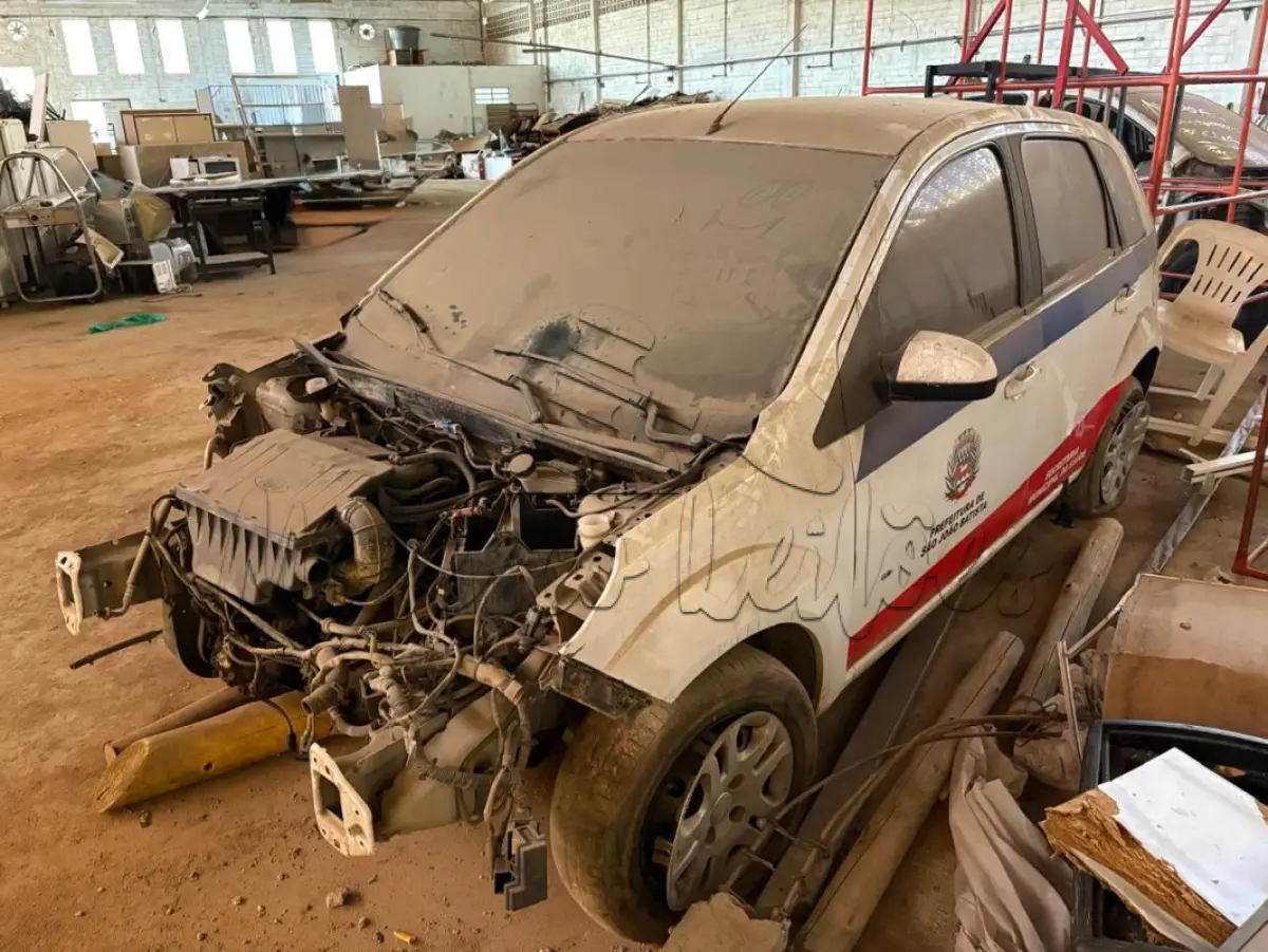 LOTE 004 - Automóvel