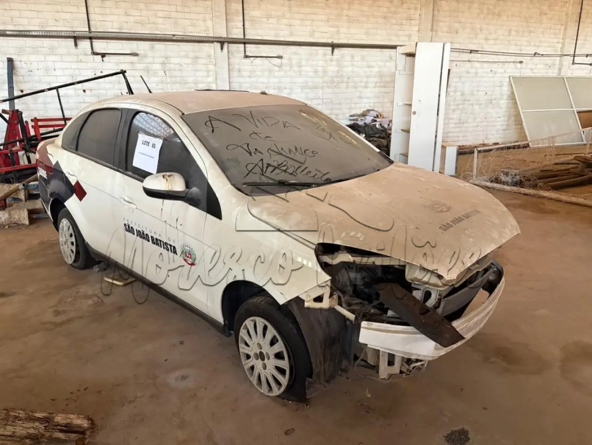 LOTE 005 - Automóvel