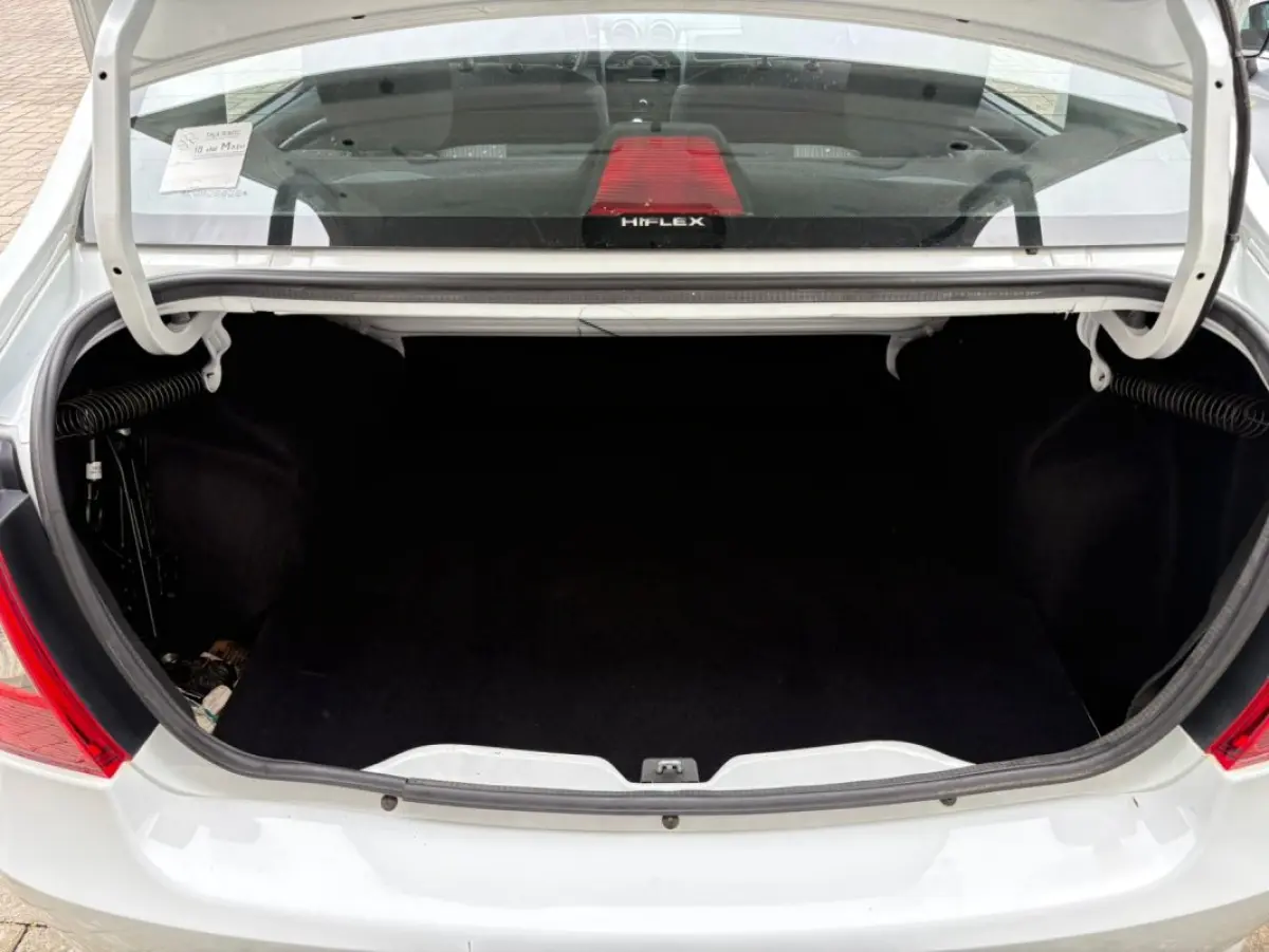 LOTE 008 - Automóvel