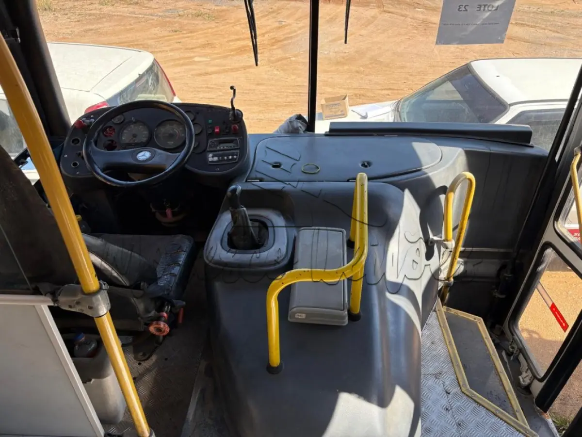LOTE 023 - Ônibus