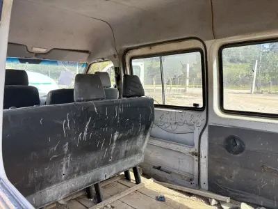 LOTE 004 - Van
