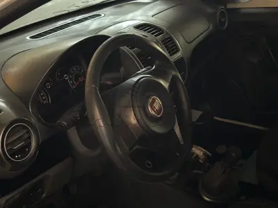 LOTE 005 - Automóvel