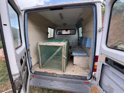 LOTE 001 - Van
