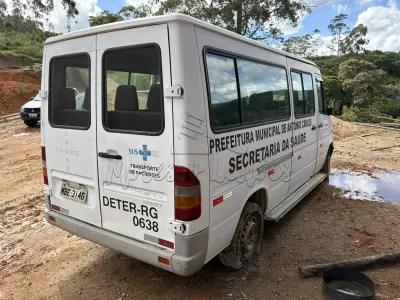 LOTE 002 - Van
