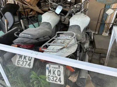 LOTE 006 - Motocicleta