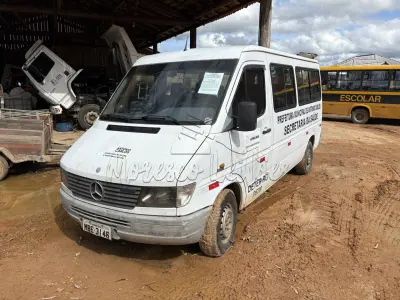 LOTE 002 - Van