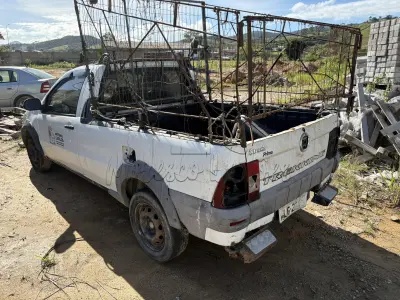 LOTE 013 - Picape