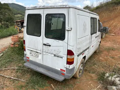 LOTE 001 - Van