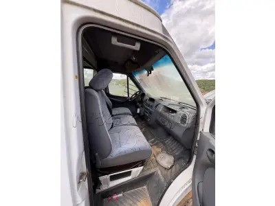 LOTE 001 - Van