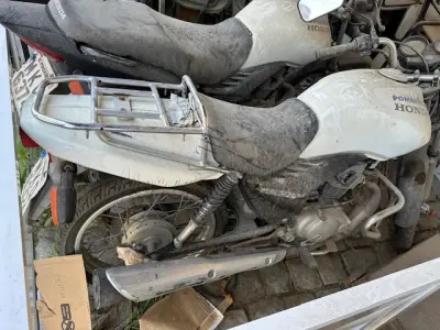 LOTE 004 - Motocicleta