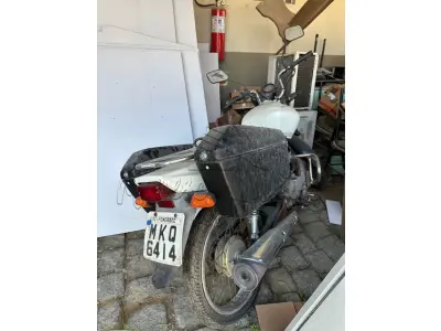 LOTE 005 - Motocicleta