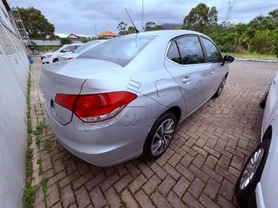 LOTE 003 - Automóvel