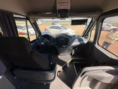 LOTE 008 - Microônibus