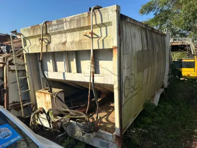 LOTE 027 - Compactador de Lixo