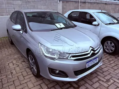 LOTE 003 - Automóvel