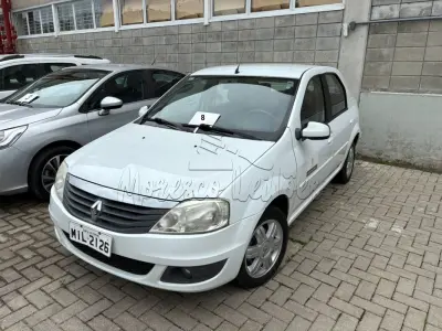 LOTE 008 - Automóvel