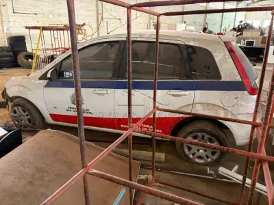 LOTE 004 - Automóvel
